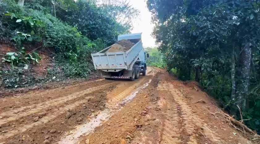 Camacã: Prefeitura faz manutenção na antiga estrada que liga a São João do Panelinha